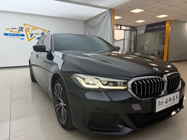 BMW 5 Series — Фото автомобиля 3