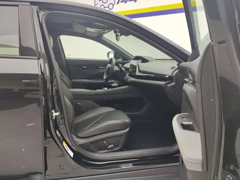 Changan Changan UNI-V 2022 1.5T Premium Model — Фото автомобиля 8