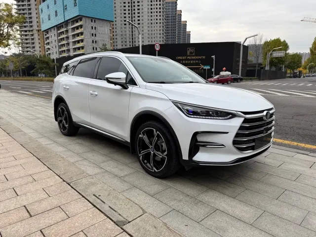BYD Tang — Фото автомобиля 5