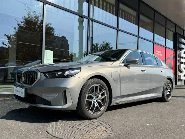Фотография автомобиля — BMW i5