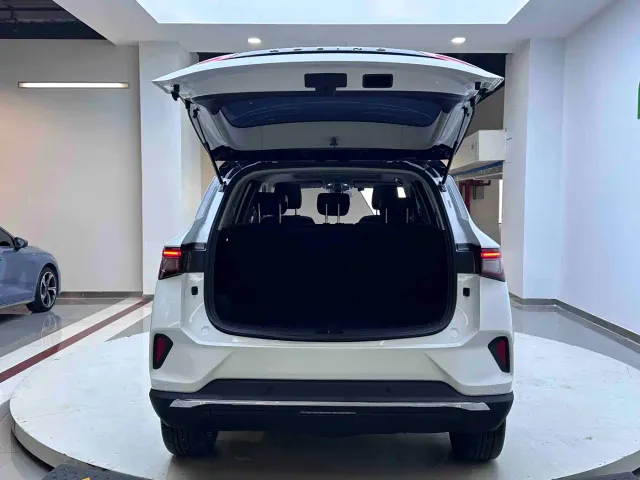 Wuling Asta — Фото автомобиля 9