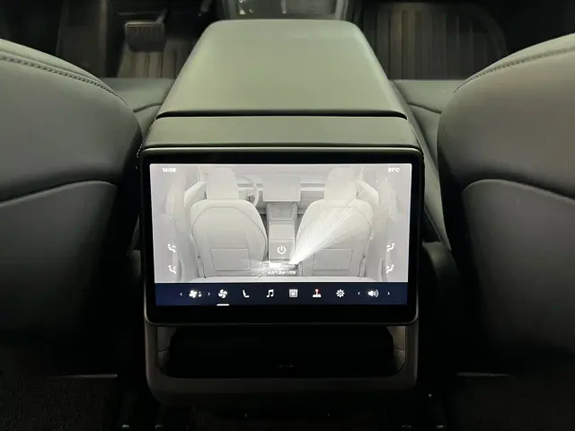 Tesla Model 3 — Фото автомобиля 13