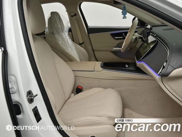 Mercedes-Benz E-Class — Фото автомобиля 11