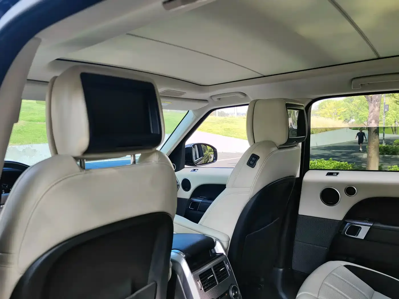 Land Rover Range Rover Sport 2022 3.0 L6 Indigo Flowing Light Edition — Фото автомобиля 8