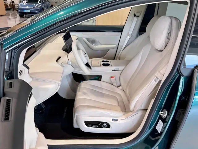 Luxeed R7 — Фото автомобиля 9