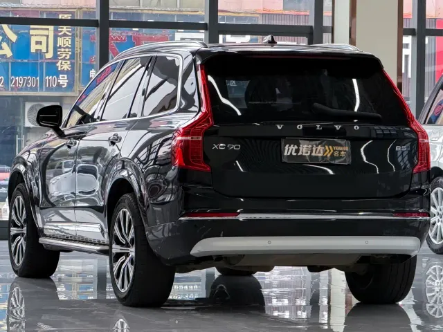 Volvo XC90 — Фото автомобиля 4