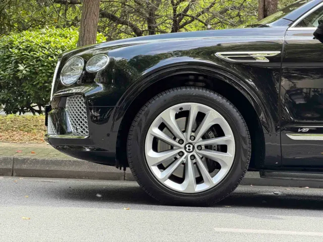 Bentley Bentayga — Фото автомобиля 25