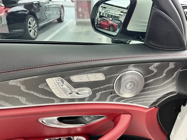 Mercedes-Benz E-Class — Фото автомобиля 5