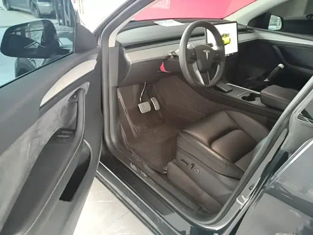 Tesla Model Y — Фото автомобиля 15