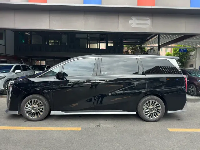 GAC Trumpchi M8 — Фото автомобиля 3