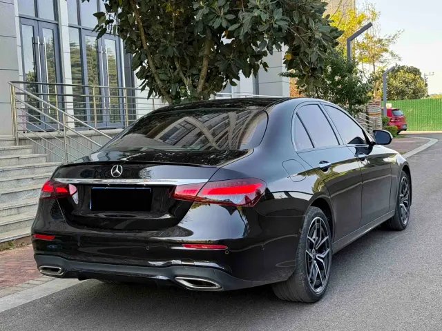 Mercedes-Benz E-Class — Фото автомобиля 3