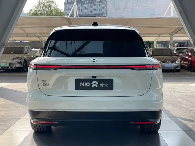 Nio ES8 — Фото автомобиля 4