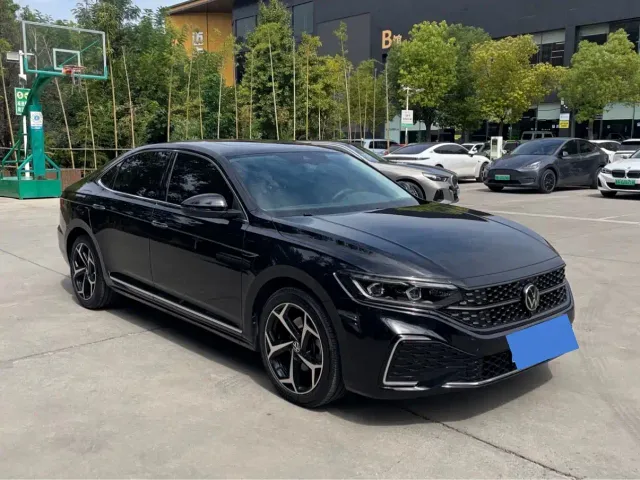 Volkswagen Passat — Фото автомобиля 3