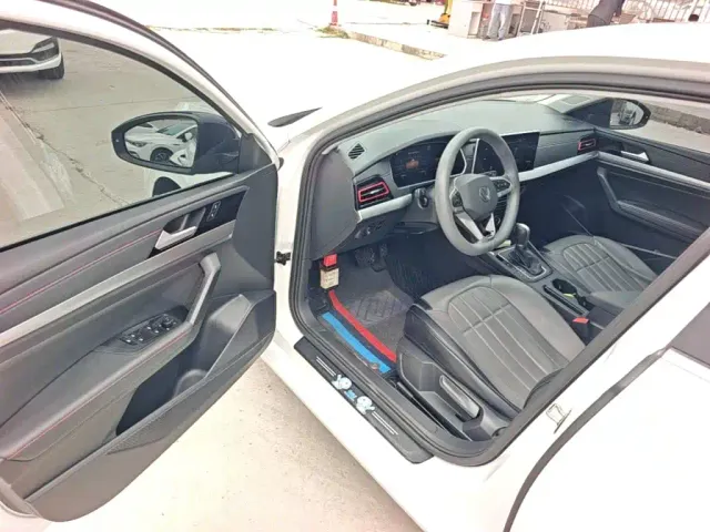 Volkswagen Lavida — Фото автомобиля 15