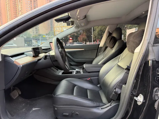 Tesla Model 3 — Фото автомобиля 7