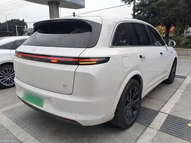 Li Auto L7 — Фото автомобиля 6