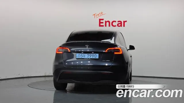 Tesla Model Y — Фото автомобиля 4