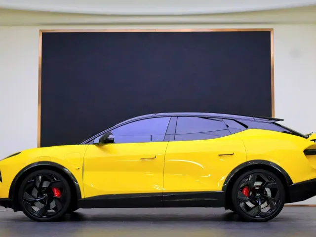 Lotus Eletre — Фото автомобиля 17