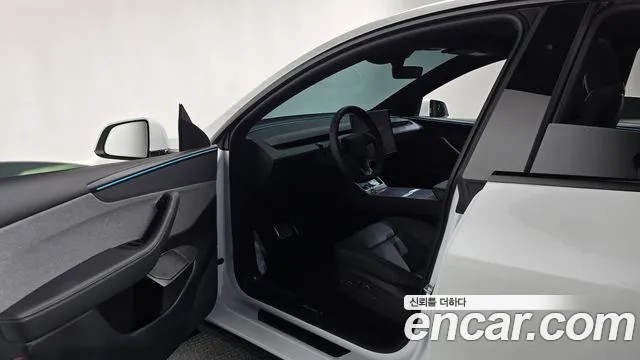 Tesla Model Y — Фото автомобиля 15