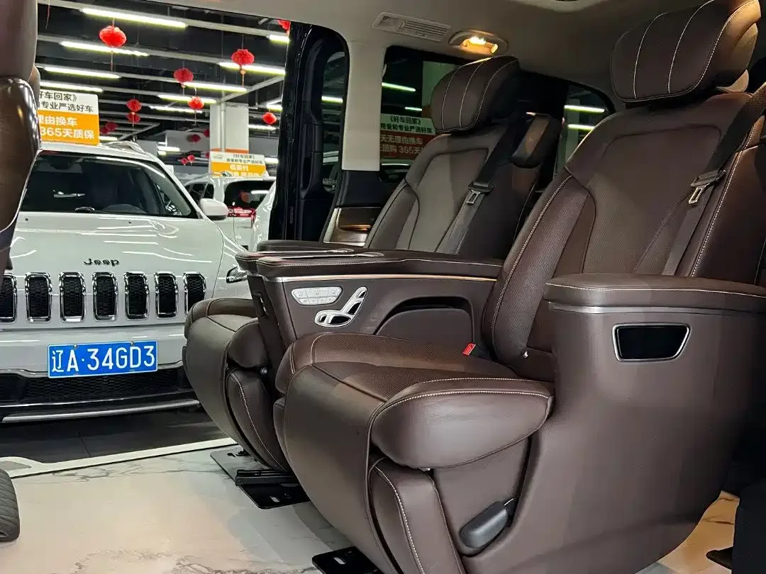 Mercedes-Benz Mercedes-Benz V-Class 2022 V 260 L Long Wheelbase Luxury Edition — Фото автомобиля 12