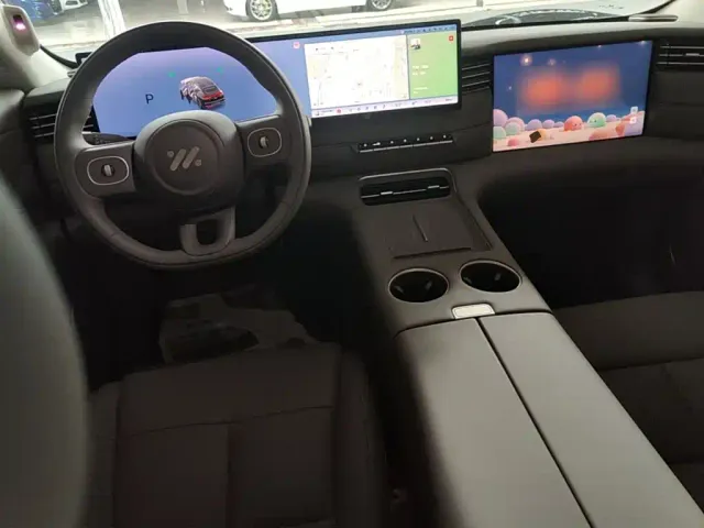 IM Motors LS6 — Фото автомобиля 9