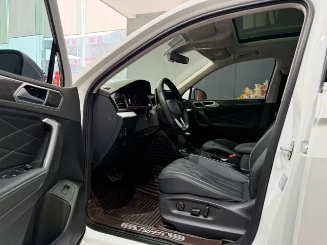 Volkswagen Tiguan L — Фото автомобиля 6