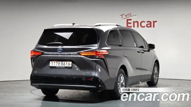 Toyota Sienna — Фото автомобиля 2