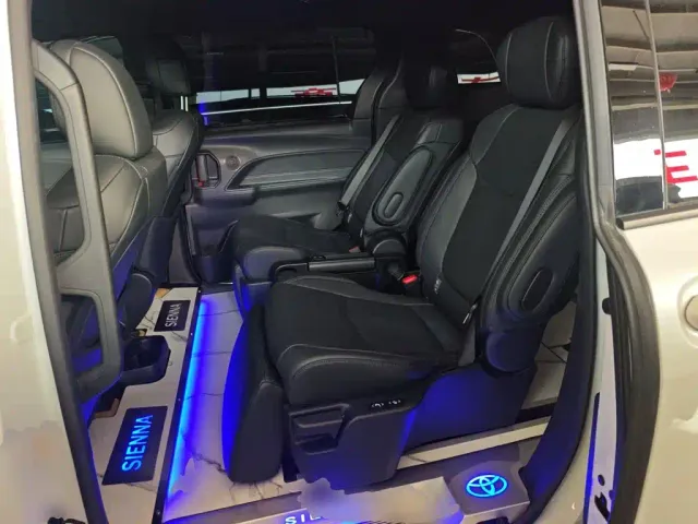Toyota Sienna — Фото автомобиля 12