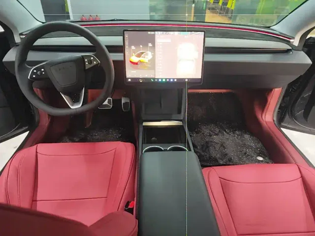 Tesla Model 3 — Фото автомобиля 9