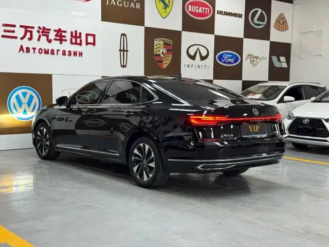 Volkswagen Passat — Фото автомобиля 4