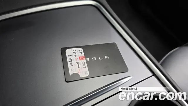Tesla Model Y — Фото автомобиля 16