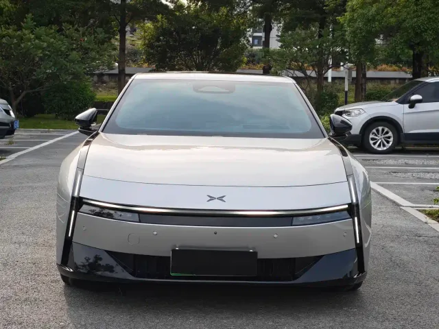 Xpeng P7 — Фото автомобиля 2