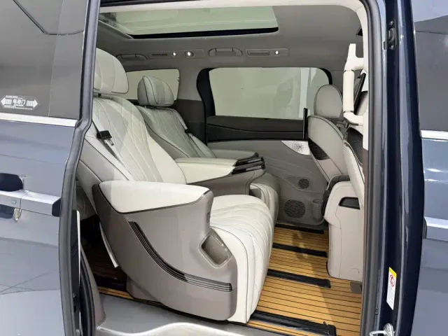 Denza Denza D9 2022 DM-i 970 All-Wheel Drive Honor Edition — Фото автомобиля 28