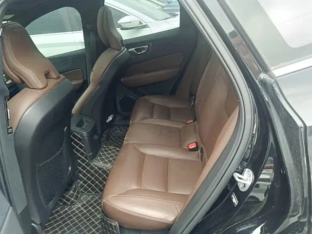 Volvo XC60 — Фото автомобиля 16