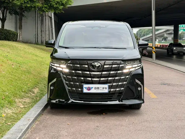 Toyota Alphard — Фото автомобиля 2