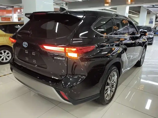 Toyota Highlander — Фото автомобиля 6
