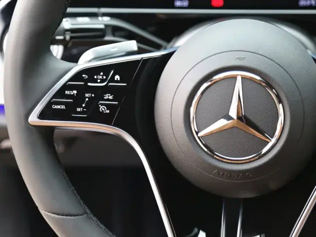 Mercedes-Benz E-Class — Фото автомобиля 16