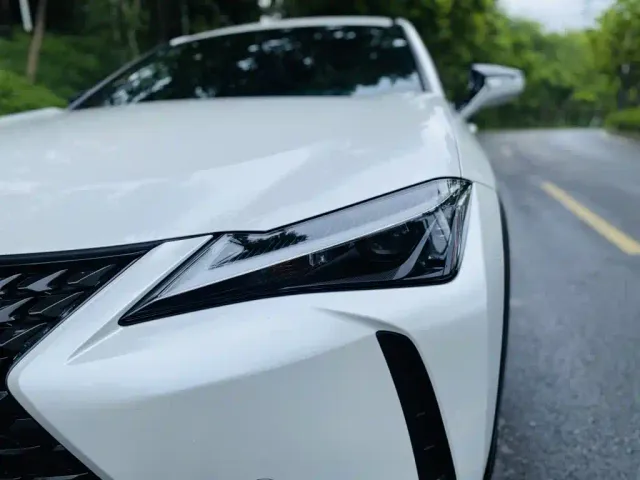 Lexus UX — Фото автомобиля 14