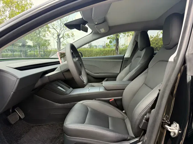 Tesla Model 3 — Фото автомобиля 4