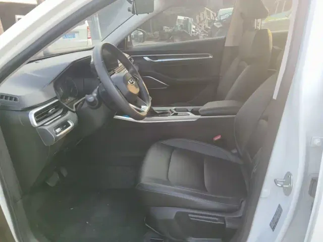 Geely Emgrand — Фото автомобиля 14