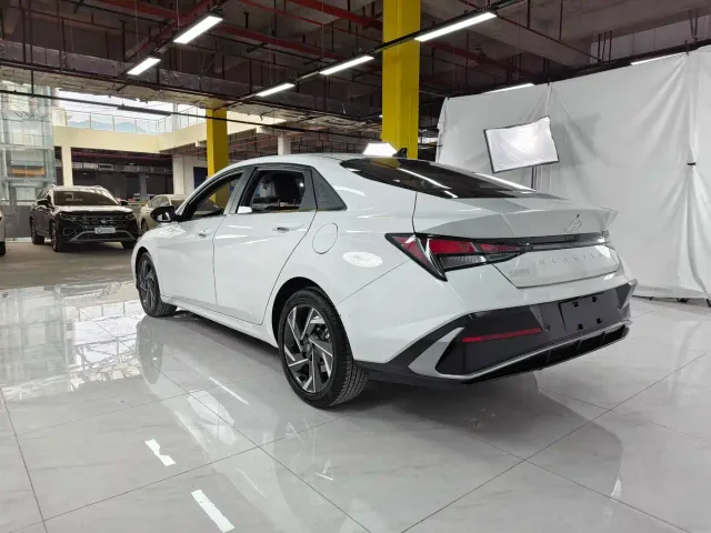 Hyundai Elantra — Фото автомобиля 8