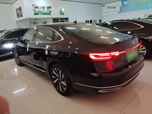 Volkswagen Passat — Фото автомобиля 4