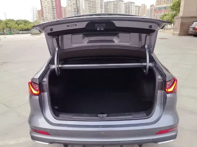 Roewe i5 — Фото автомобиля 18
