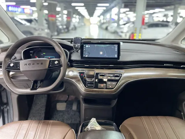 Roewe iMAX8 — Фото автомобиля 12