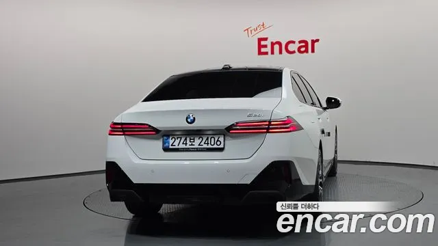 BMW 5 Series G60 — Фото автомобиля 4