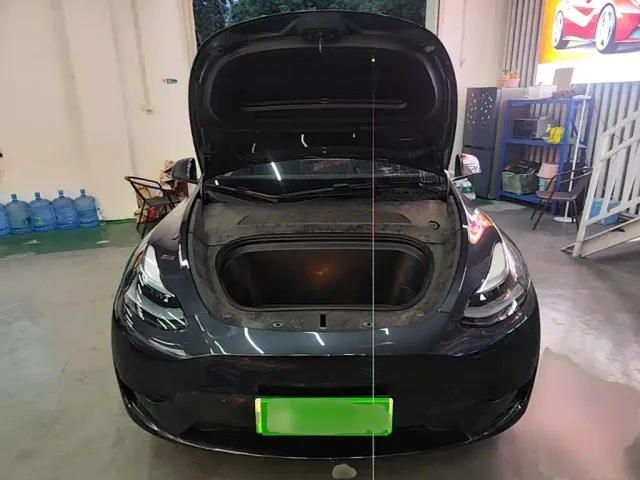Tesla Model Y — Фото автомобиля 19
