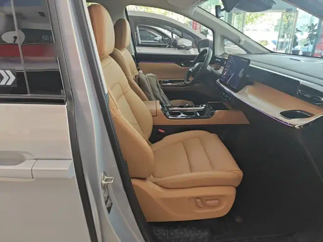 GAC Trumpchi E8 — Фото автомобиля 24
