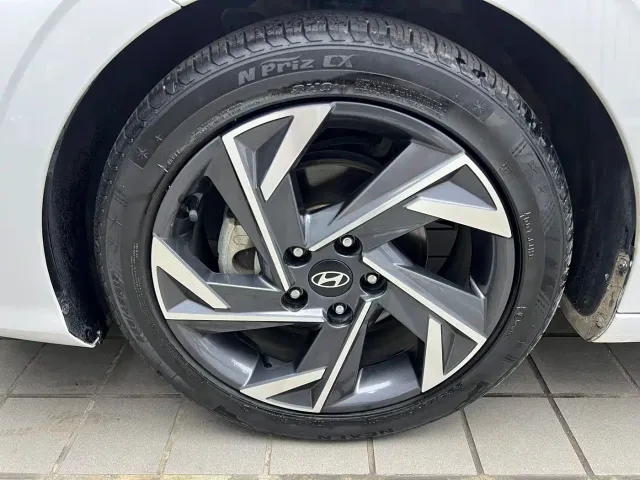 Hyundai Elantra — Фото автомобиля 20