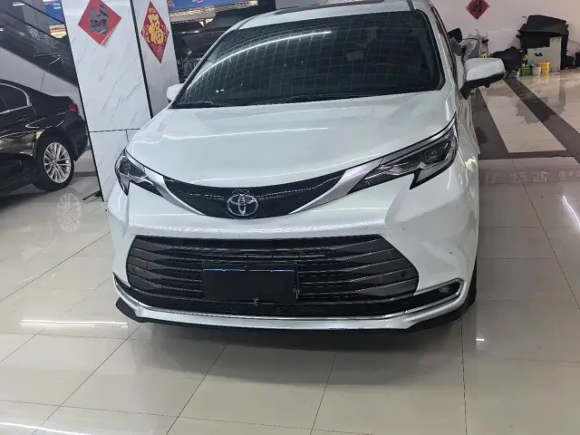 Toyota Sienna — Фото автомобиля 2
