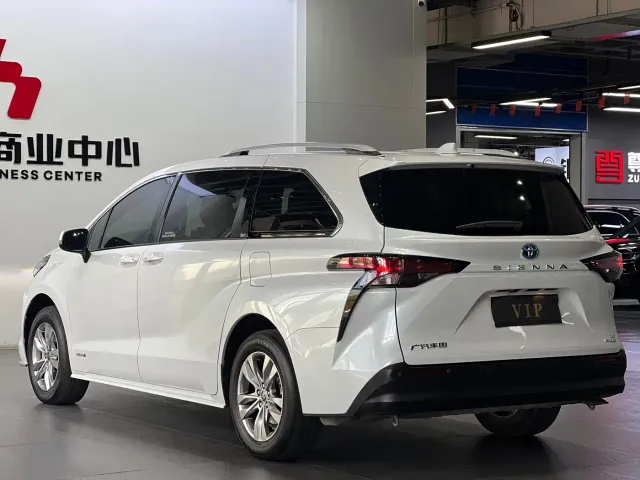 Toyota Sienna — Фото автомобиля 5